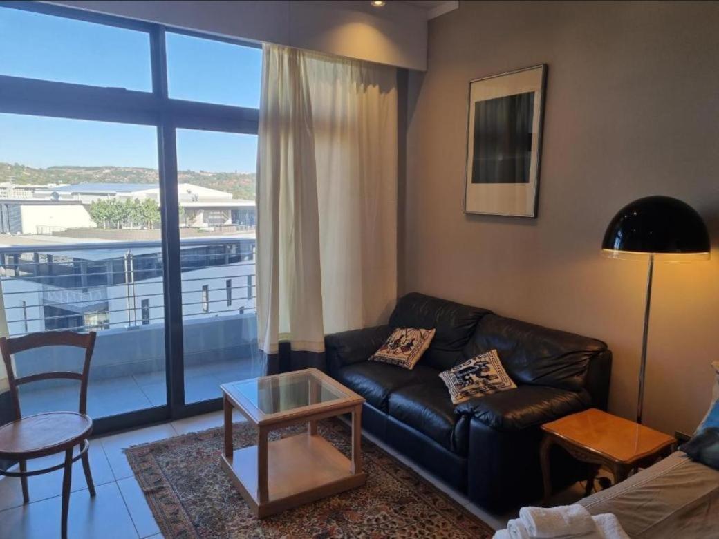 Menlyn Maine Apartments พริทอเรีย ภายนอก รูปภาพ