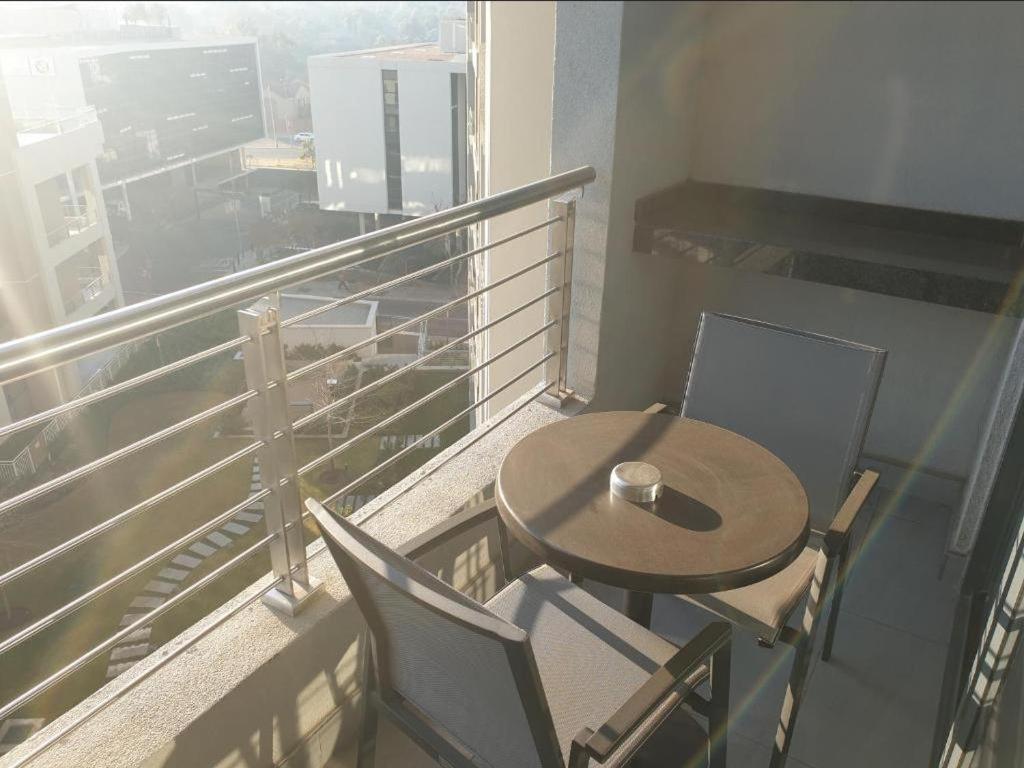 Menlyn Maine Apartments พริทอเรีย ภายนอก รูปภาพ